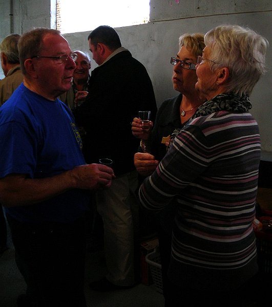 2011-10-13 11 Christian toujours bien entoure.JPG